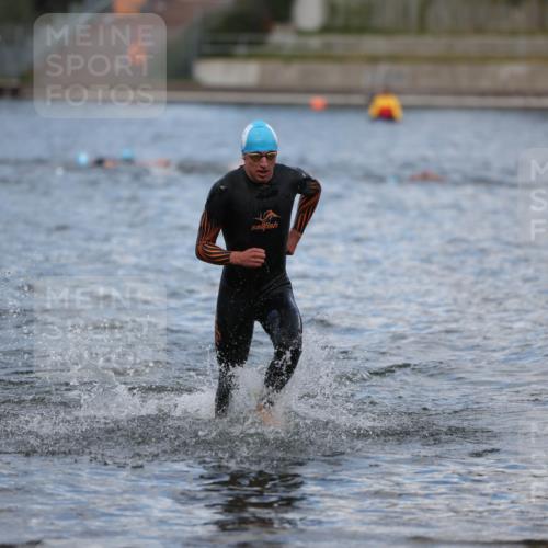 14.09.2025 - Stadtparktriathlon Michael Strokosch http://msf.ph/oto/8876095 14.09.2025 13:15:15 Schwimmen 1598 meine-sportfotos.de