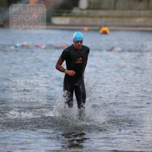 14.09.2025 - Stadtparktriathlon Michael Strokosch http://msf.ph/oto/8876097 14.09.2025 13:15:16 Schwimmen 1598 meine-sportfotos.de