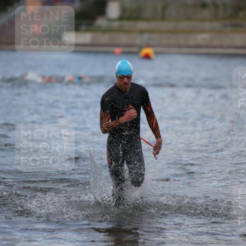 14.09.2025 - Stadtparktriathlon Michael Strokosch http://msf.ph/oto/8876100 14.09.2025 13:15:16 Schwimmen 1598 meine-sportfotos.de