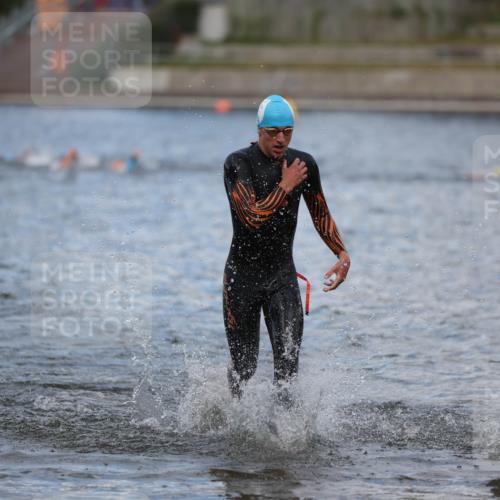 14.09.2025 - Stadtparktriathlon Michael Strokosch http://msf.ph/oto/8876101 14.09.2025 13:15:16 Schwimmen 1598 meine-sportfotos.de