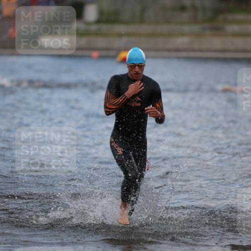 14.09.2025 - Stadtparktriathlon Michael Strokosch http://msf.ph/oto/8876103 14.09.2025 13:15:16 Schwimmen 1598 meine-sportfotos.de