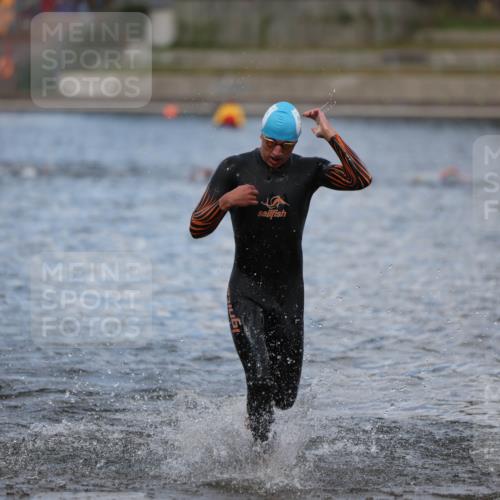 14.09.2025 - Stadtparktriathlon Michael Strokosch http://msf.ph/oto/8876104 14.09.2025 13:15:17 Schwimmen 1598, 1620 meine-sportfotos.de