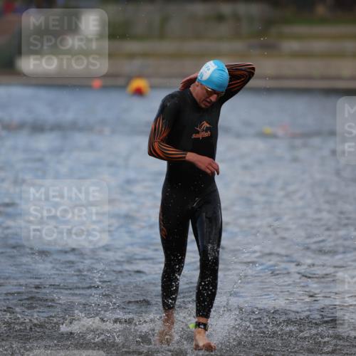 14.09.2025 - Stadtparktriathlon Michael Strokosch http://msf.ph/oto/8876106 14.09.2025 13:15:17 Schwimmen 1598, 1620 meine-sportfotos.de