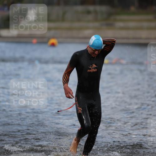 14.09.2025 - Stadtparktriathlon Michael Strokosch http://msf.ph/oto/8876107 14.09.2025 13:15:17 Schwimmen 1598, 1620 meine-sportfotos.de
