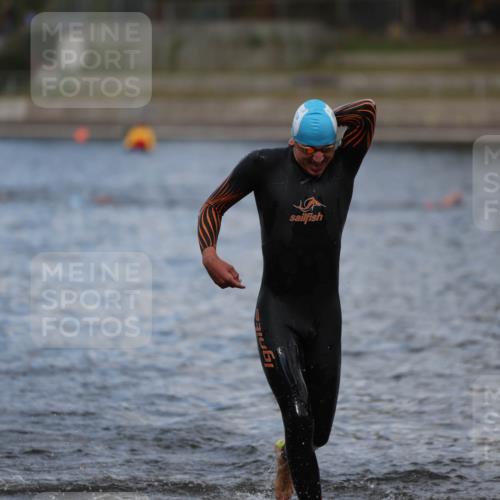14.09.2025 - Stadtparktriathlon Michael Strokosch http://msf.ph/oto/8876109 14.09.2025 13:15:17 Schwimmen 1598, 1620 meine-sportfotos.de
