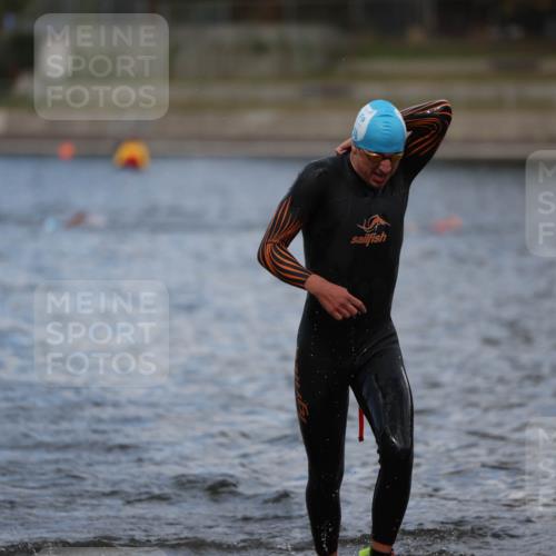 14.09.2025 - Stadtparktriathlon Michael Strokosch http://msf.ph/oto/8876111 14.09.2025 13:15:18 Schwimmen 1598, 1620 meine-sportfotos.de
