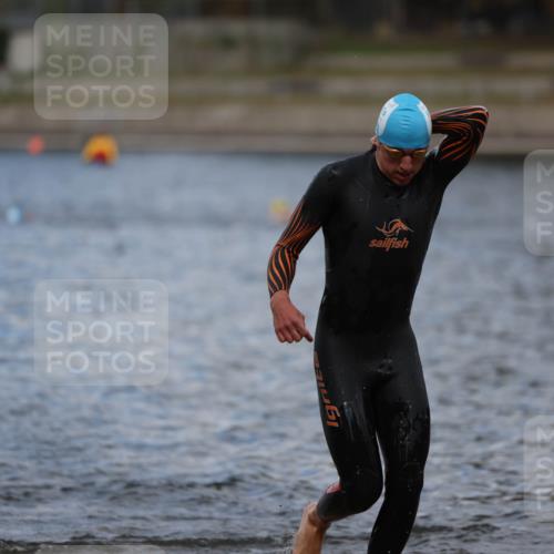 14.09.2025 - Stadtparktriathlon Michael Strokosch http://msf.ph/oto/8876112 14.09.2025 13:15:18 Schwimmen 1598, 1620 meine-sportfotos.de