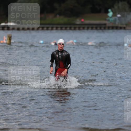 14.09.2025 - Stadtparktriathlon Michael Strokosch http://msf.ph/oto/8876119 14.09.2025 13:15:24 Schwimmen 1611, 1620 meine-sportfotos.de