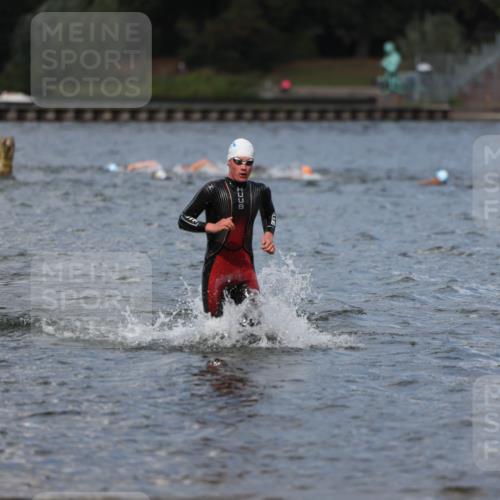 14.09.2025 - Stadtparktriathlon Michael Strokosch http://msf.ph/oto/8876121 14.09.2025 13:15:24 Schwimmen 1611, 1620 meine-sportfotos.de
