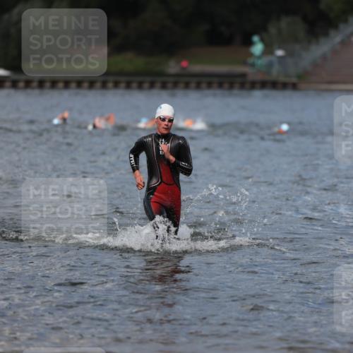 14.09.2025 - Stadtparktriathlon Michael Strokosch http://msf.ph/oto/8876122 14.09.2025 13:15:24 Schwimmen 1611, 1620 meine-sportfotos.de