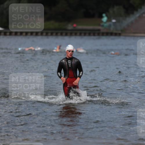 14.09.2025 - Stadtparktriathlon Michael Strokosch http://msf.ph/oto/8876124 14.09.2025 13:15:24 Schwimmen 1611, 1620 meine-sportfotos.de