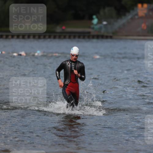 14.09.2025 - Stadtparktriathlon Michael Strokosch http://msf.ph/oto/8876127 14.09.2025 13:15:25 Schwimmen 1611, 1620 meine-sportfotos.de