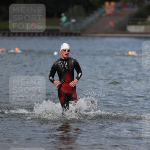 14.09.2025 - Stadtparktriathlon Michael Strokosch http://msf.ph/oto/8876133 14.09.2025 13:15:26 Schwimmen 1611, 1620 meine-sportfotos.de