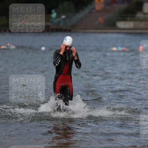 14.09.2025 - Stadtparktriathlon Michael Strokosch http://msf.ph/oto/8876136 14.09.2025 13:15:26 Schwimmen 1611, 1620 meine-sportfotos.de