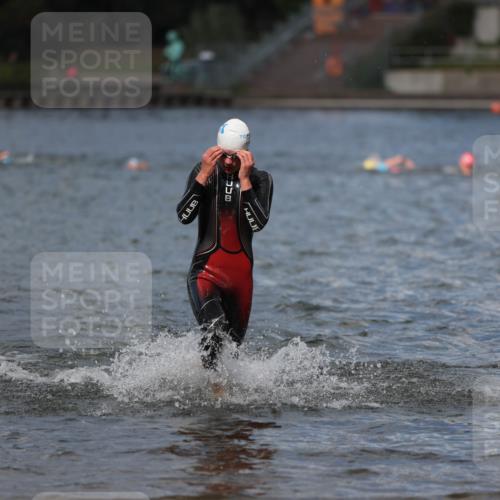 14.09.2025 - Stadtparktriathlon Michael Strokosch http://msf.ph/oto/8876137 14.09.2025 13:15:26 Schwimmen 1611, 1620 meine-sportfotos.de