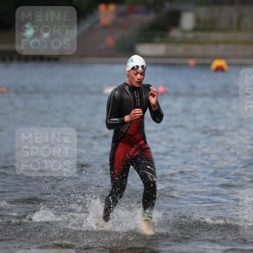 14.09.2025 - Stadtparktriathlon Michael Strokosch http://msf.ph/oto/8876140 14.09.2025 13:15:28 Schwimmen 1611, 1620 meine-sportfotos.de