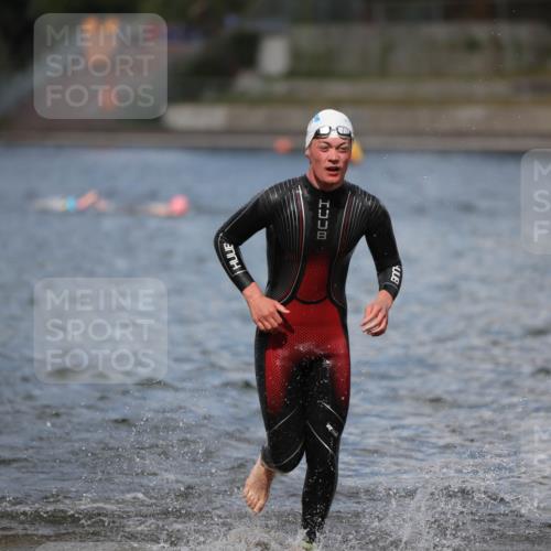 14.09.2025 - Stadtparktriathlon Michael Strokosch http://msf.ph/oto/8876145 14.09.2025 13:15:28 Schwimmen 1611, 1620 meine-sportfotos.de