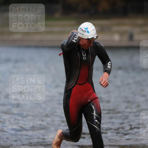 14.09.2025 - Stadtparktriathlon Michael Strokosch http://msf.ph/oto/8876152 14.09.2025 13:15:29 Schwimmen 1571, 1611, 1620 meine-sportfotos.de