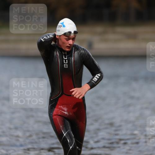 14.09.2025 - Stadtparktriathlon Michael Strokosch http://msf.ph/oto/8876153 14.09.2025 13:15:30 Schwimmen 1571, 1611, 1620 meine-sportfotos.de