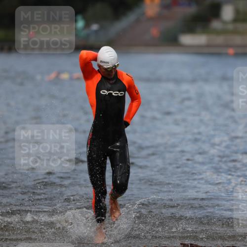 14.09.2025 - Stadtparktriathlon Michael Strokosch http://msf.ph/oto/8876160 14.09.2025 13:15:33 Schwimmen 1571, 1611, 1620 meine-sportfotos.de