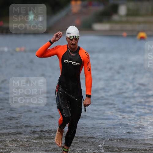 14.09.2025 - Stadtparktriathlon Michael Strokosch http://msf.ph/oto/8876161 14.09.2025 13:15:33 Schwimmen 1571, 1611, 1620 meine-sportfotos.de