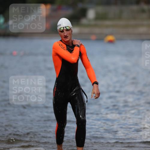 14.09.2025 - Stadtparktriathlon Michael Strokosch http://msf.ph/oto/8876164 14.09.2025 13:15:33 Schwimmen 1571, 1611, 1620 meine-sportfotos.de