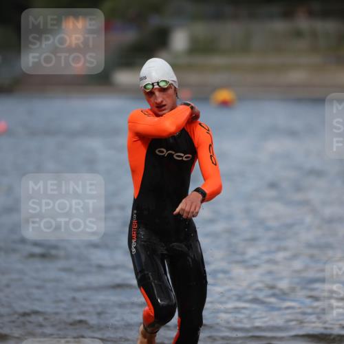 14.09.2025 - Stadtparktriathlon Michael Strokosch http://msf.ph/oto/8876165 14.09.2025 13:15:34 Schwimmen 1571, 1611 meine-sportfotos.de