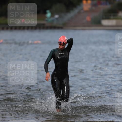 14.09.2025 - Stadtparktriathlon Michael Strokosch http://msf.ph/oto/8876177 14.09.2025 13:15:37 Schwimmen 1523, 1571, 1611 meine-sportfotos.de