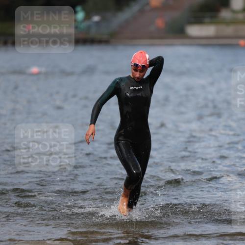 14.09.2025 - Stadtparktriathlon Michael Strokosch http://msf.ph/oto/8876180 14.09.2025 13:15:37 Schwimmen 1523, 1571, 1611 meine-sportfotos.de