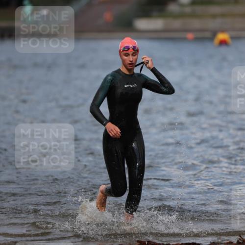 14.09.2025 - Stadtparktriathlon Michael Strokosch http://msf.ph/oto/8876184 14.09.2025 13:15:38 Schwimmen 1523, 1571, 1611 meine-sportfotos.de