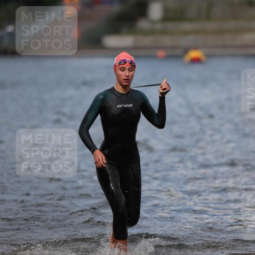 14.09.2025 - Stadtparktriathlon Michael Strokosch http://msf.ph/oto/8876185 14.09.2025 13:15:38 Schwimmen 1523, 1571, 1611 meine-sportfotos.de