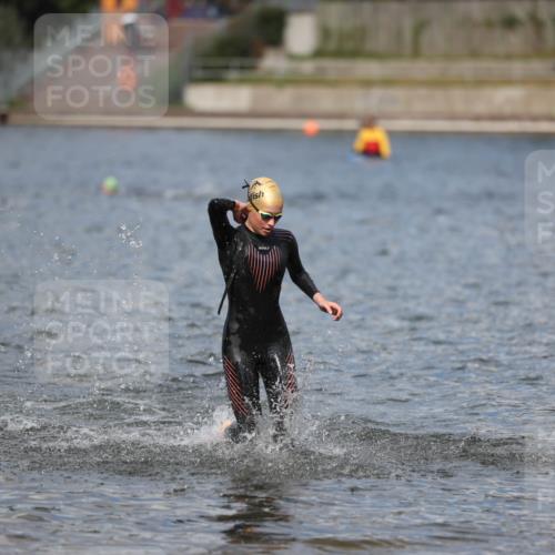 14.09.2025 - Stadtparktriathlon Michael Strokosch http://msf.ph/oto/8876224 14.09.2025 13:16:09 Schwimmen 1576, 1581, 1596, 1607 meine-sportfotos.de