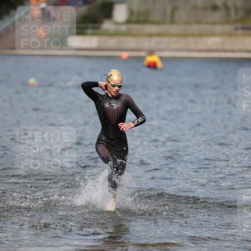 14.09.2025 - Stadtparktriathlon Michael Strokosch http://msf.ph/oto/8876226 14.09.2025 13:16:09 Schwimmen 1576, 1581, 1596, 1607 meine-sportfotos.de