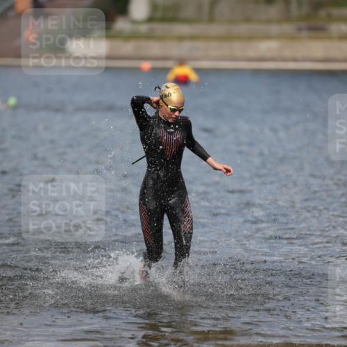 14.09.2025 - Stadtparktriathlon Michael Strokosch http://msf.ph/oto/8876228 14.09.2025 13:16:10 Schwimmen 1576, 1581, 1596, 1607 meine-sportfotos.de