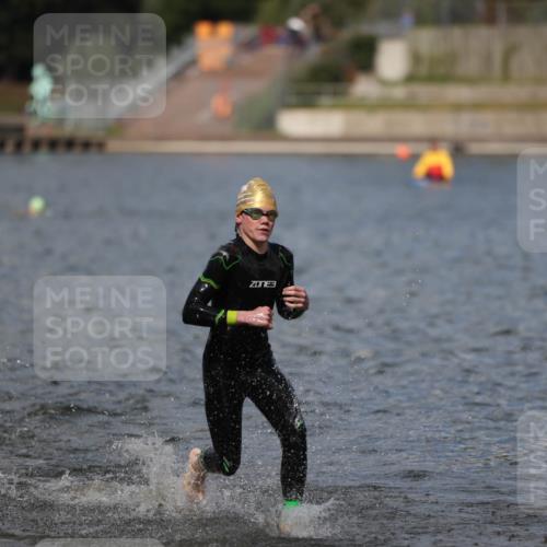 14.09.2025 - Stadtparktriathlon Michael Strokosch http://msf.ph/oto/8876244 14.09.2025 13:16:14 Schwimmen 1576, 1581, 1596, 1603, 1605, 1607, 1618 meine-sportfotos.de