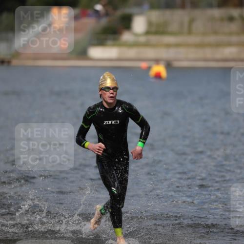 14.09.2025 - Stadtparktriathlon Michael Strokosch http://msf.ph/oto/8876246 14.09.2025 13:16:15 Schwimmen 1576, 1581, 1596, 1603, 1605, 1607, 1618 meine-sportfotos.de