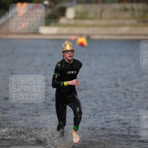 14.09.2025 - Stadtparktriathlon Michael Strokosch http://msf.ph/oto/8876247 14.09.2025 13:16:15 Schwimmen 1576, 1581, 1596, 1603, 1605, 1607, 1618 meine-sportfotos.de