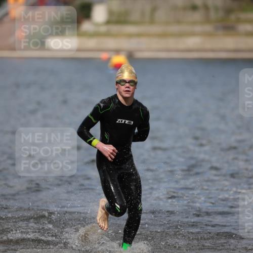 14.09.2025 - Stadtparktriathlon Michael Strokosch http://msf.ph/oto/8876249 14.09.2025 13:16:15 Schwimmen 1576, 1581, 1596, 1603, 1605, 1607, 1618 meine-sportfotos.de