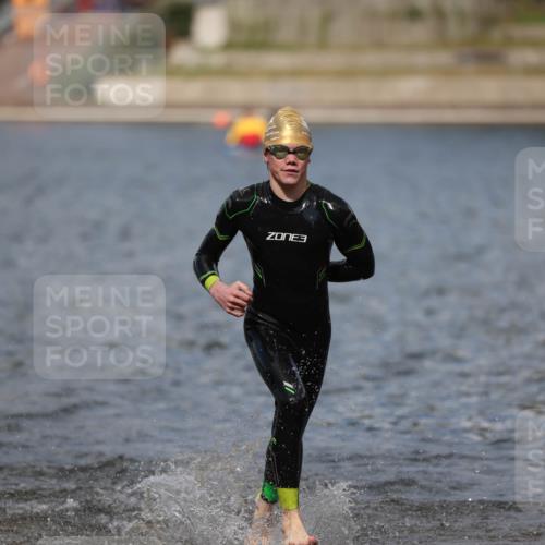 14.09.2025 - Stadtparktriathlon Michael Strokosch http://msf.ph/oto/8876250 14.09.2025 13:16:15 Schwimmen 1576, 1581, 1596, 1603, 1605, 1607, 1618 meine-sportfotos.de