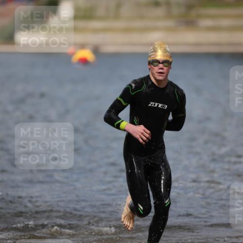 14.09.2025 - Stadtparktriathlon Michael Strokosch http://msf.ph/oto/8876253 14.09.2025 13:16:16 Schwimmen 1576, 1581, 1596, 1603, 1605, 1607, 1618 meine-sportfotos.de