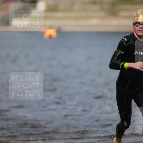 14.09.2025 - Stadtparktriathlon Michael Strokosch http://msf.ph/oto/8876257 14.09.2025 13:16:16 Schwimmen 1576, 1581, 1596, 1603, 1605, 1607, 1618 meine-sportfotos.de