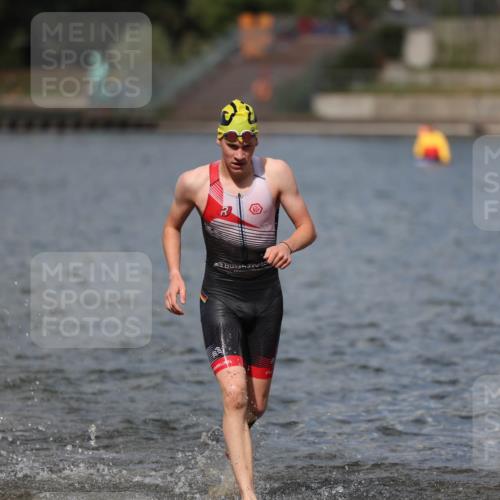 14.09.2025 - Stadtparktriathlon Michael Strokosch http://msf.ph/oto/8876272 14.09.2025 13:16:19 Schwimmen 1576, 1594, 1596, 1603, 1605, 1607, 1618 meine-sportfotos.de