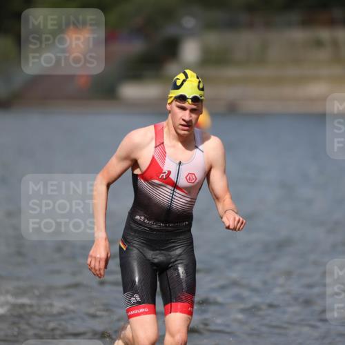 14.09.2025 - Stadtparktriathlon Michael Strokosch http://msf.ph/oto/8876280 14.09.2025 13:16:21 Schwimmen 1576, 1579, 1594, 1603, 1605, 1607, 1618 meine-sportfotos.de