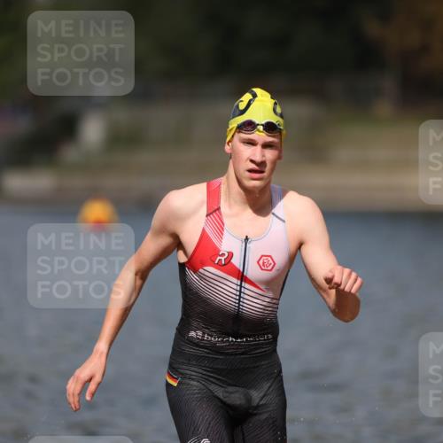 14.09.2025 - Stadtparktriathlon Michael Strokosch http://msf.ph/oto/8876285 14.09.2025 13:16:21 Schwimmen 1576, 1579, 1594, 1603, 1605, 1607, 1618 meine-sportfotos.de