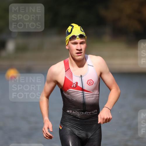 14.09.2025 - Stadtparktriathlon Michael Strokosch http://msf.ph/oto/8876286 14.09.2025 13:16:21 Schwimmen 1576, 1579, 1594, 1603, 1605, 1607, 1618 meine-sportfotos.de