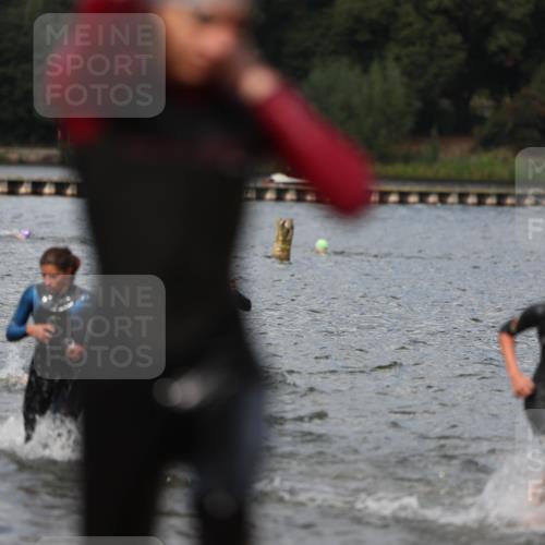14.09.2025 - Stadtparktriathlon Michael Strokosch http://msf.ph/oto/8876309 14.09.2025 13:16:26 Schwimmen 1578, 1579, 1580, 1594, 1603, 1605, 1618 meine-sportfotos.de