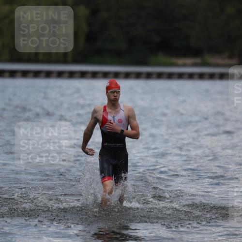 14.09.2025 - Stadtparktriathlon Michael Strokosch http://msf.ph/oto/8876379 14.09.2025 13:17:10 Schwimmen 1604 meine-sportfotos.de