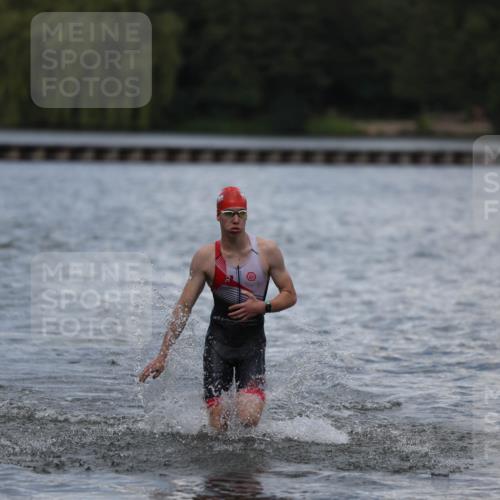 14.09.2025 - Stadtparktriathlon Michael Strokosch http://msf.ph/oto/8876381 14.09.2025 13:17:10 Schwimmen 1604 meine-sportfotos.de
