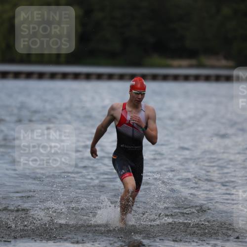 14.09.2025 - Stadtparktriathlon Michael Strokosch http://msf.ph/oto/8876386 14.09.2025 13:17:10 Schwimmen 1604 meine-sportfotos.de