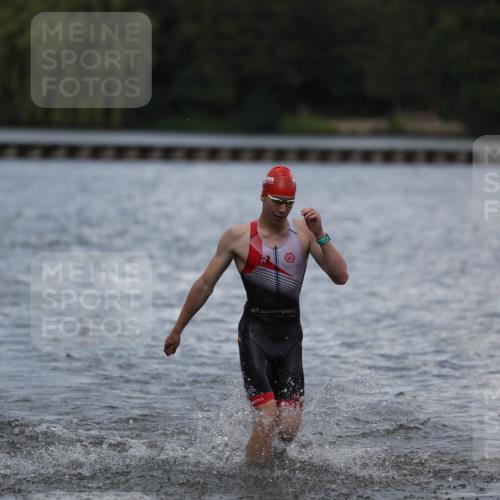14.09.2025 - Stadtparktriathlon Michael Strokosch http://msf.ph/oto/8876387 14.09.2025 13:17:11 Schwimmen 1604, 1612 meine-sportfotos.de